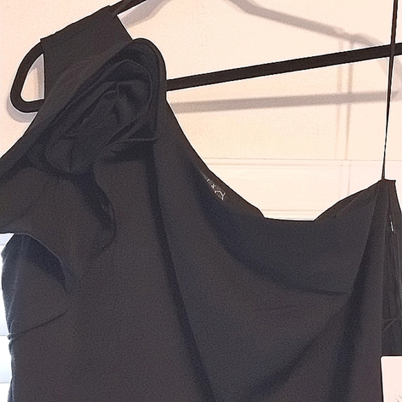 Milk & Honey Woman's Black One Shoulder Sleeveless Blouse, Size: L, NWT - Picture 6 of 8